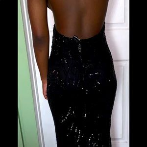 Beautiful dress can be used for prom or homecoming, is a  black sequence